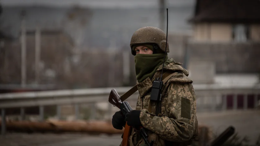 В Сумской области оператор FPV-дрона повторил трюк Люка Скайуокера